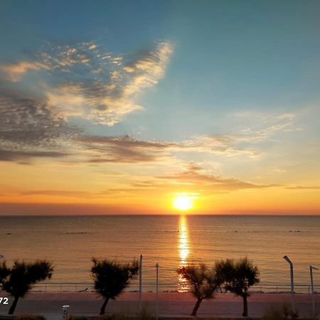 Hotel Metropol Πέζαρο Εξωτερικό φωτογραφία