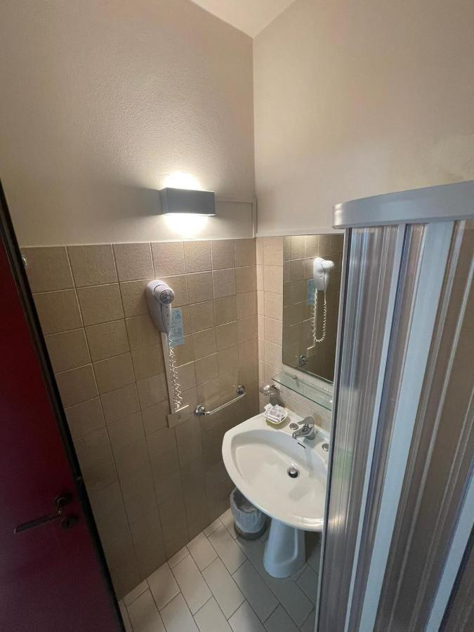 Hotel Metropol Πέζαρο Εξωτερικό φωτογραφία
