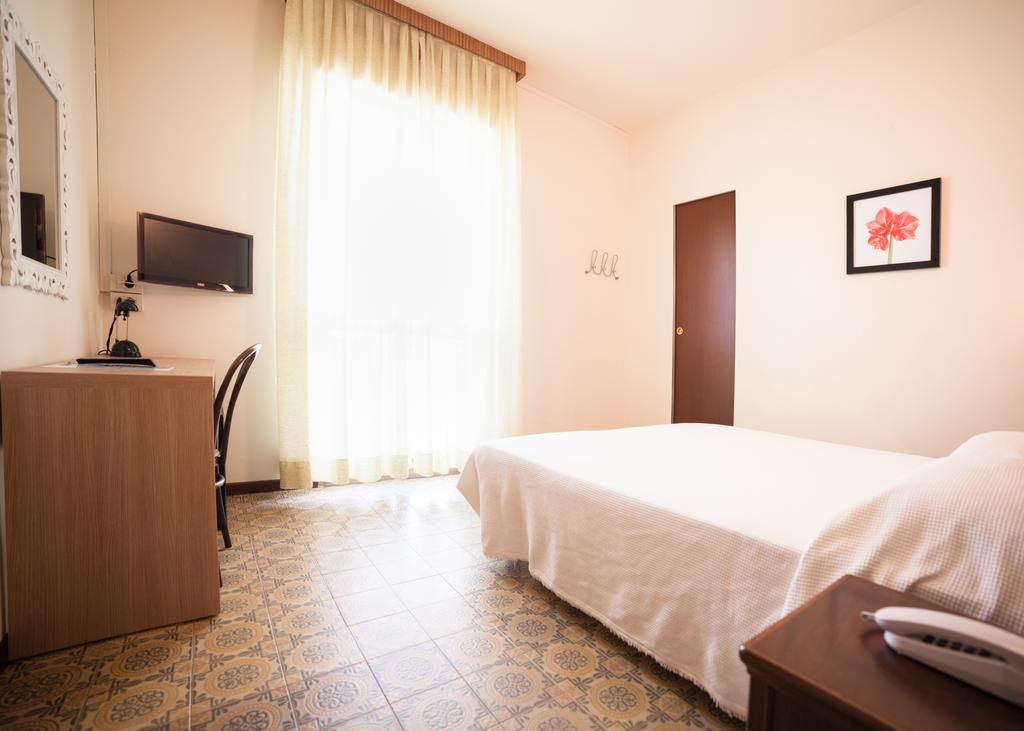 Hotel Metropol Πέζαρο Εξωτερικό φωτογραφία