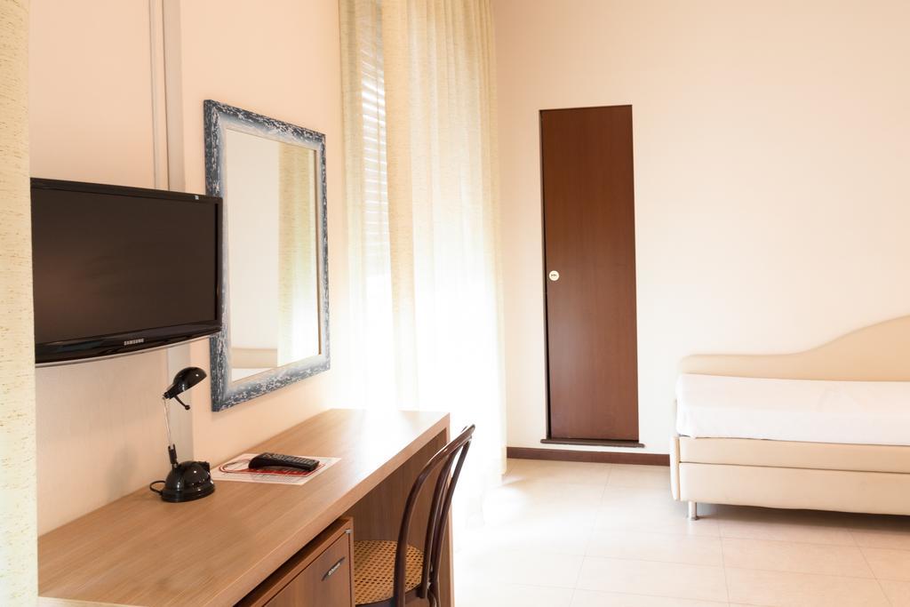 Hotel Metropol Πέζαρο Εξωτερικό φωτογραφία