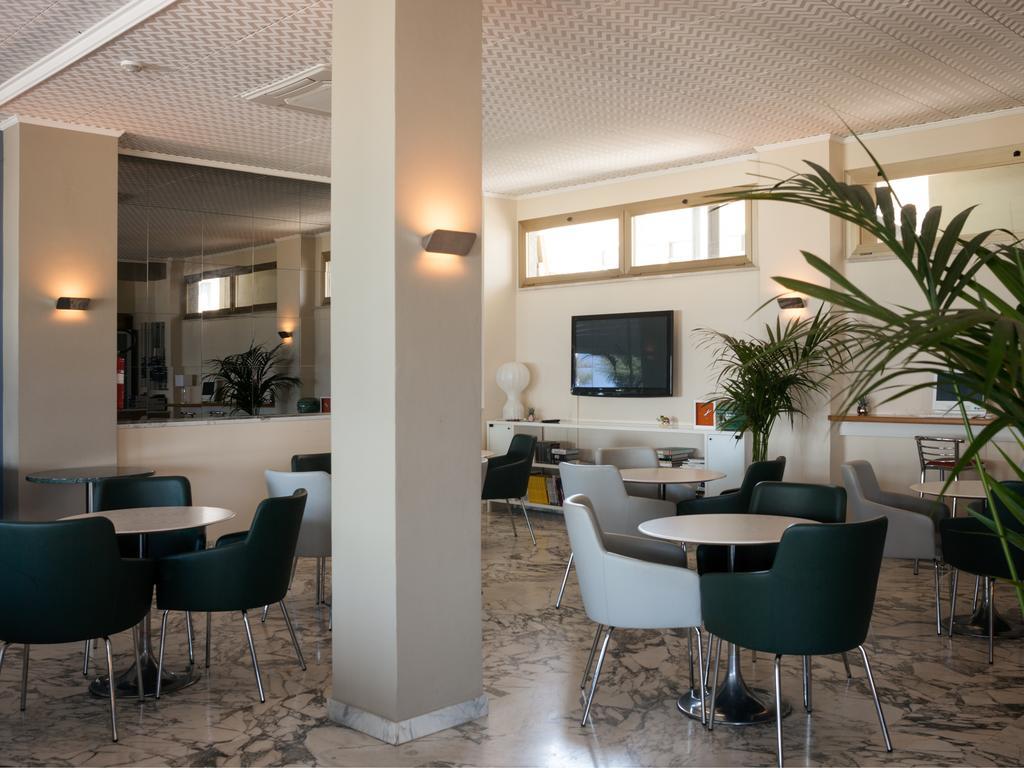 Hotel Metropol Πέζαρο Εξωτερικό φωτογραφία